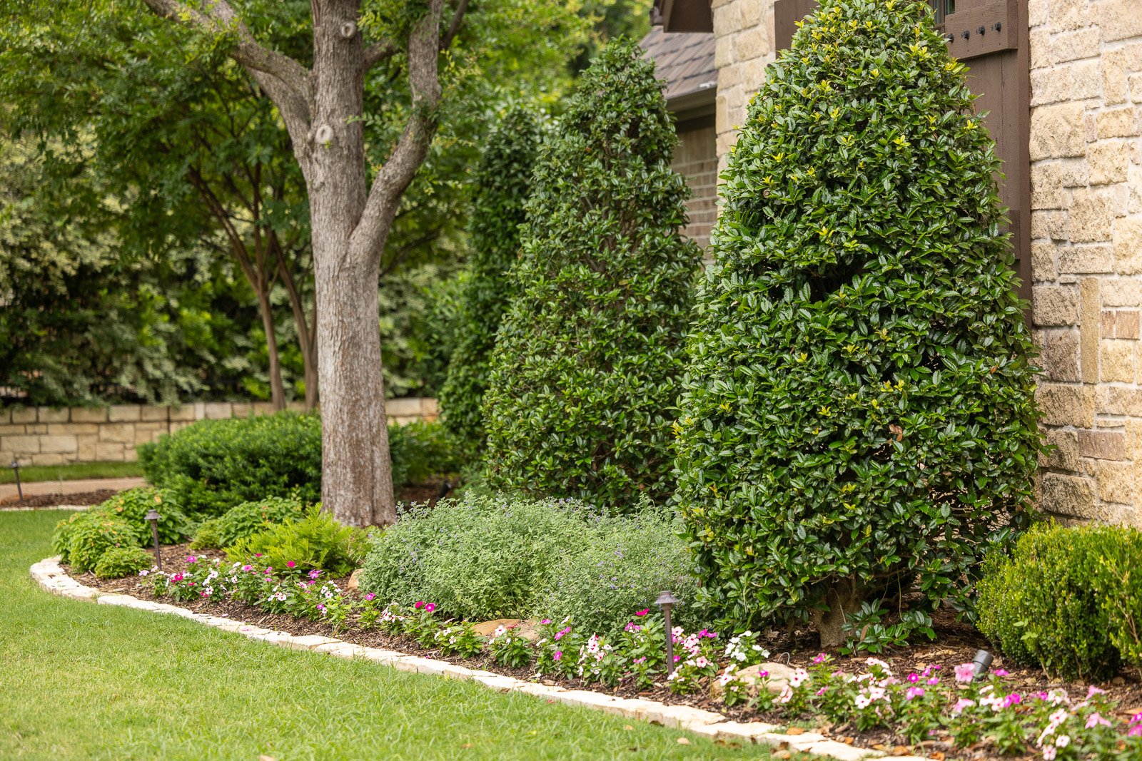 annuals planted in landscape beds paver edging 1