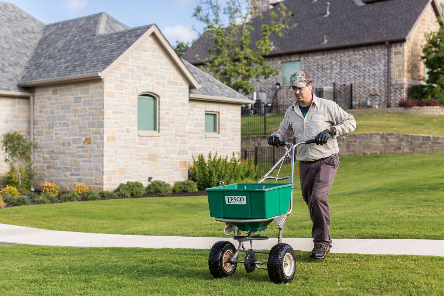 professional lawn fertilizer application
