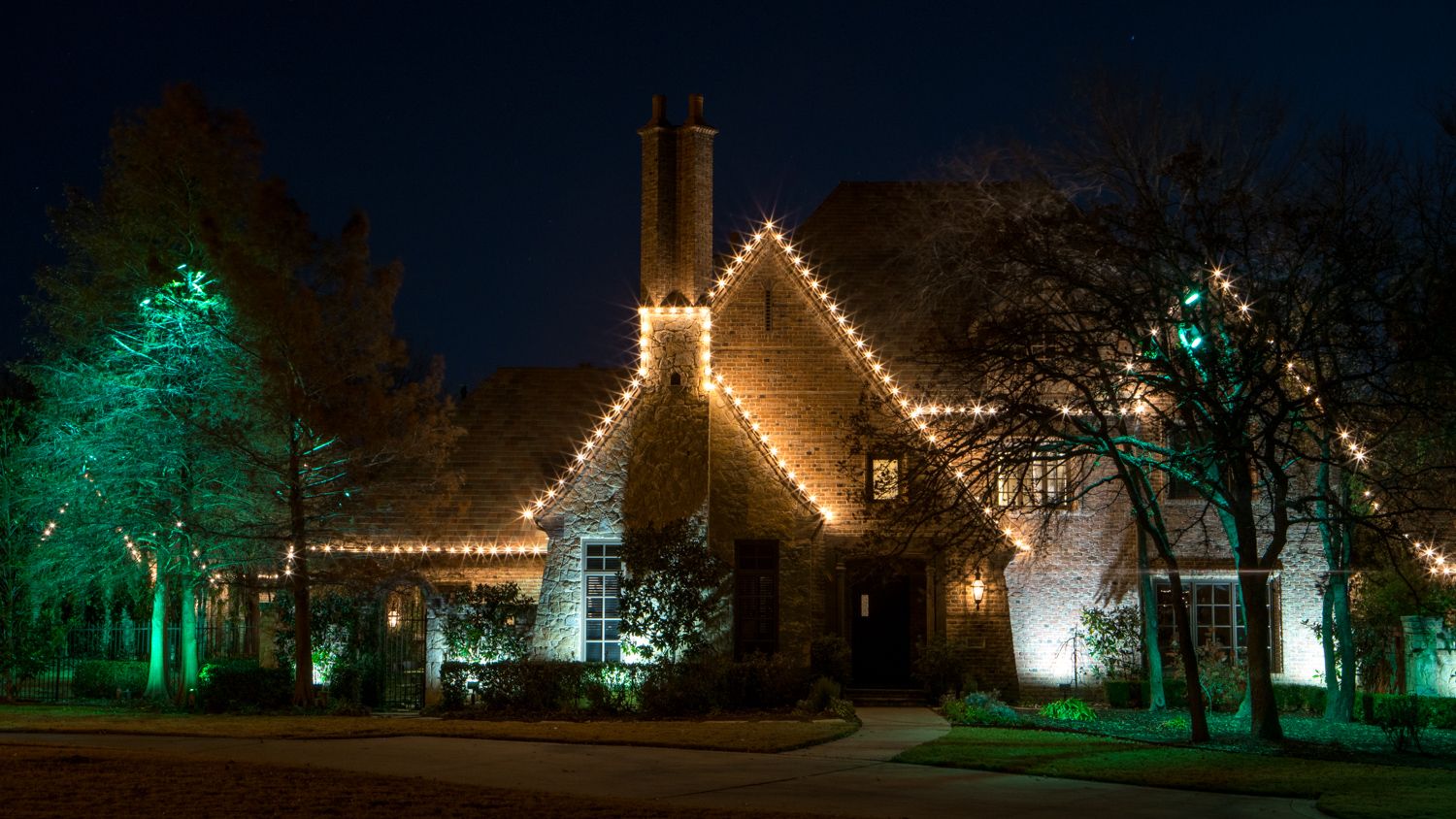 professional holiday lighting display on house