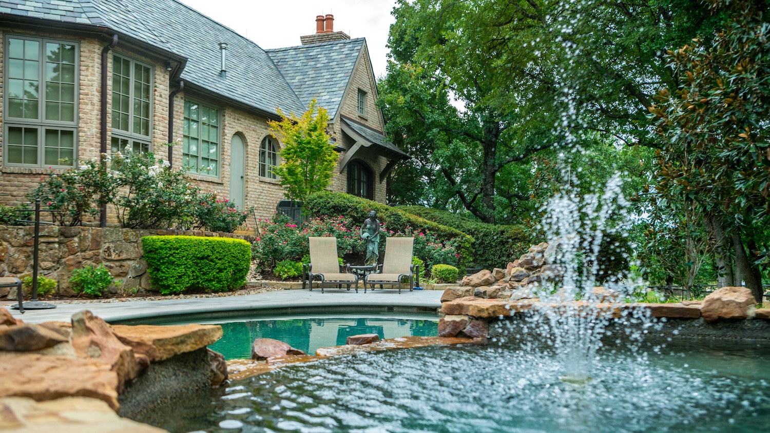 pool-fountain-water-feature-2