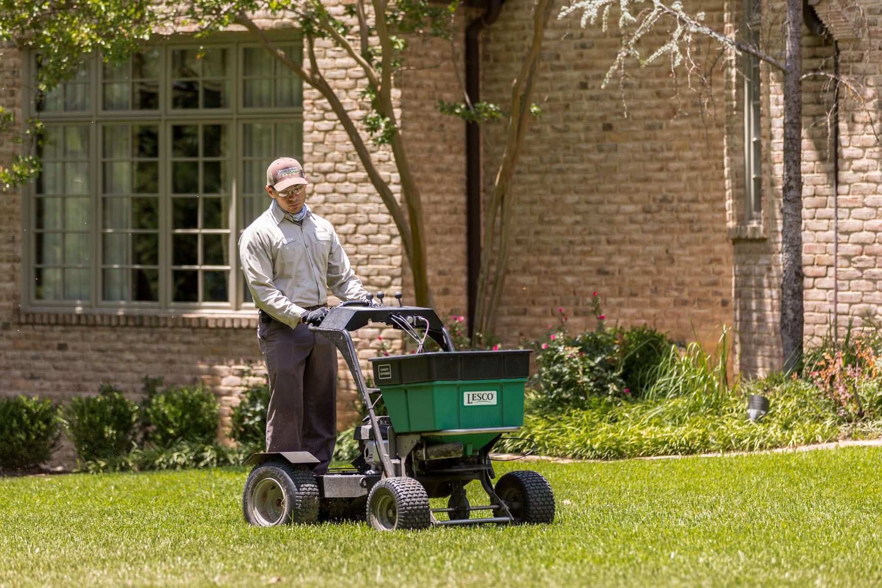 5 Reasons to Consider a Career as a Lawn Care Technician