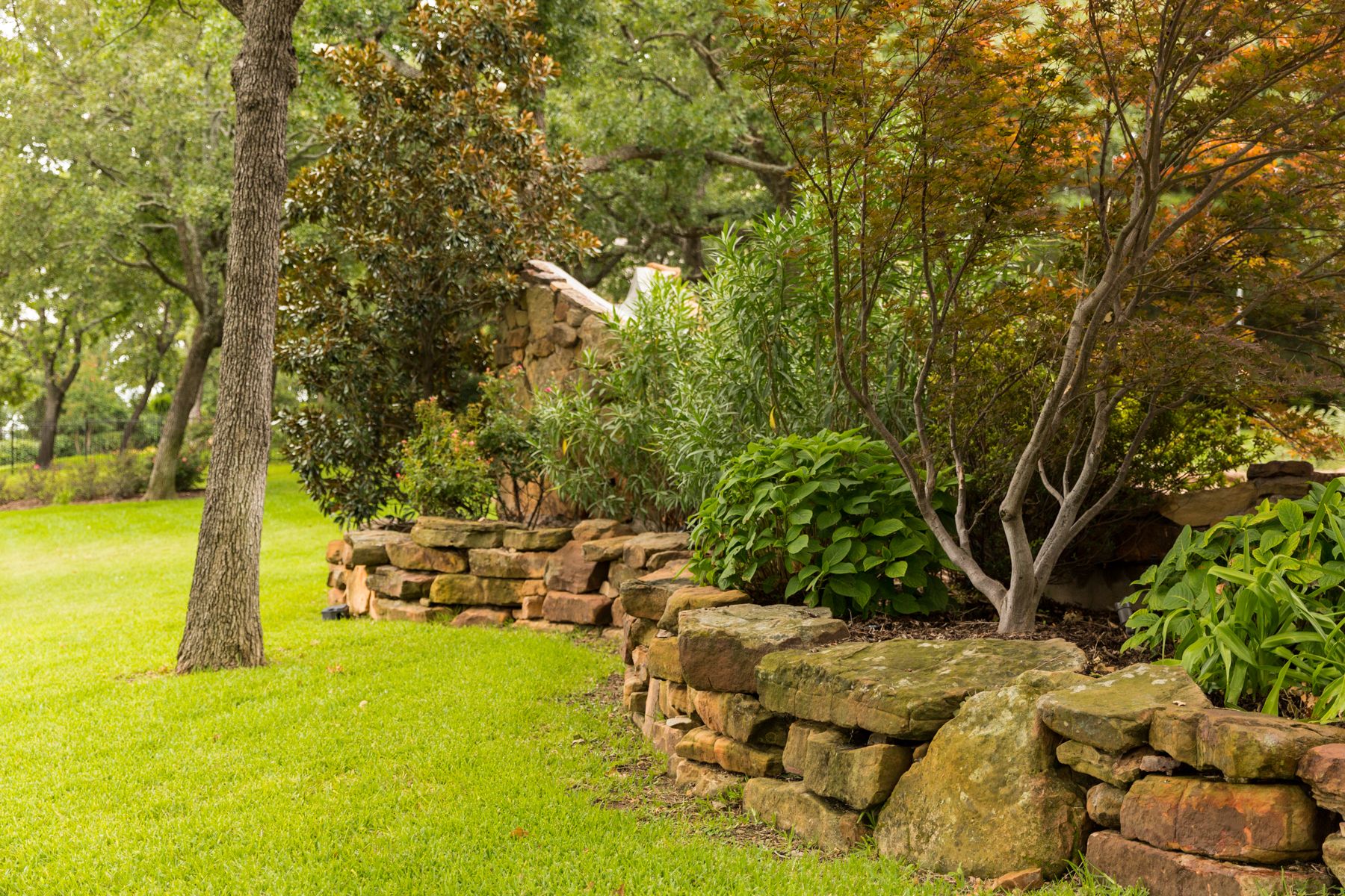 3 Decorative Stone Landscaping Ideas for your North Texas Backyard